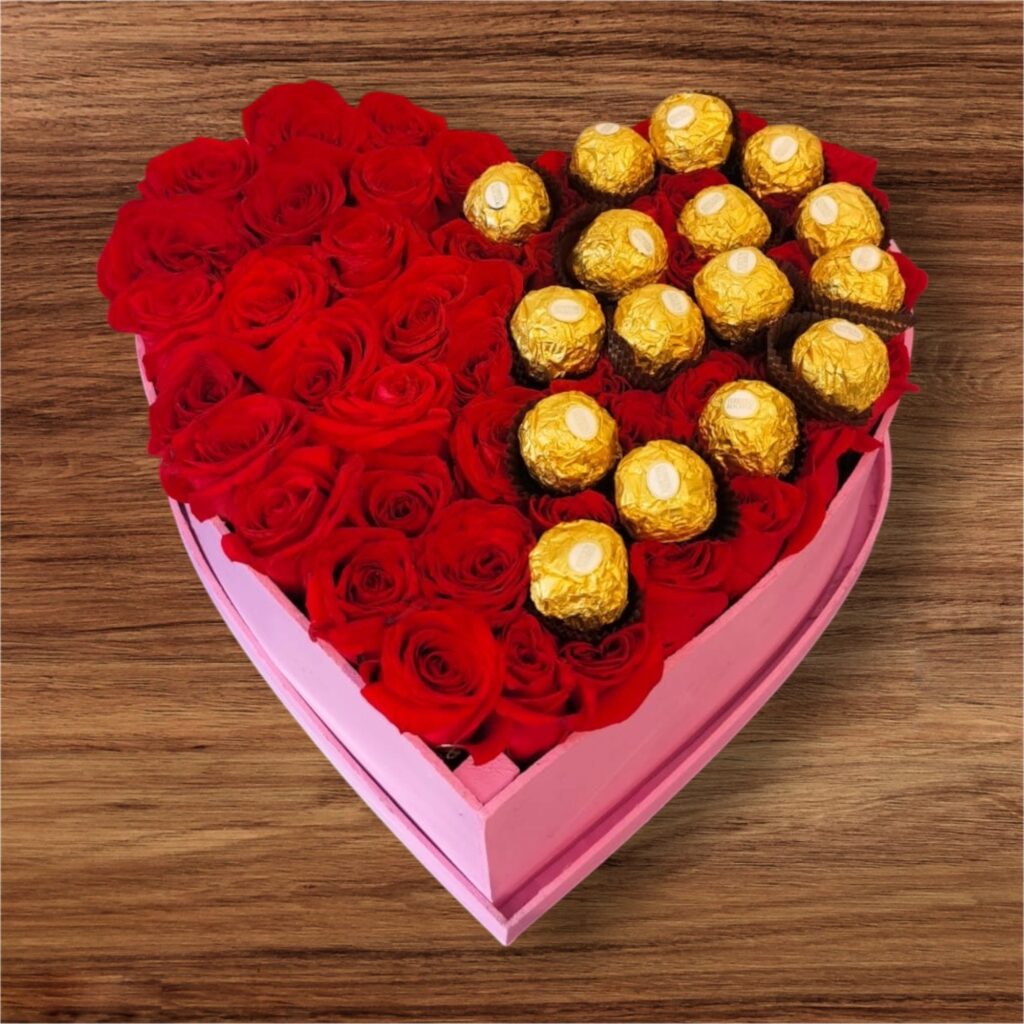 Caja de corazón con rosas y chocolates Ferrero