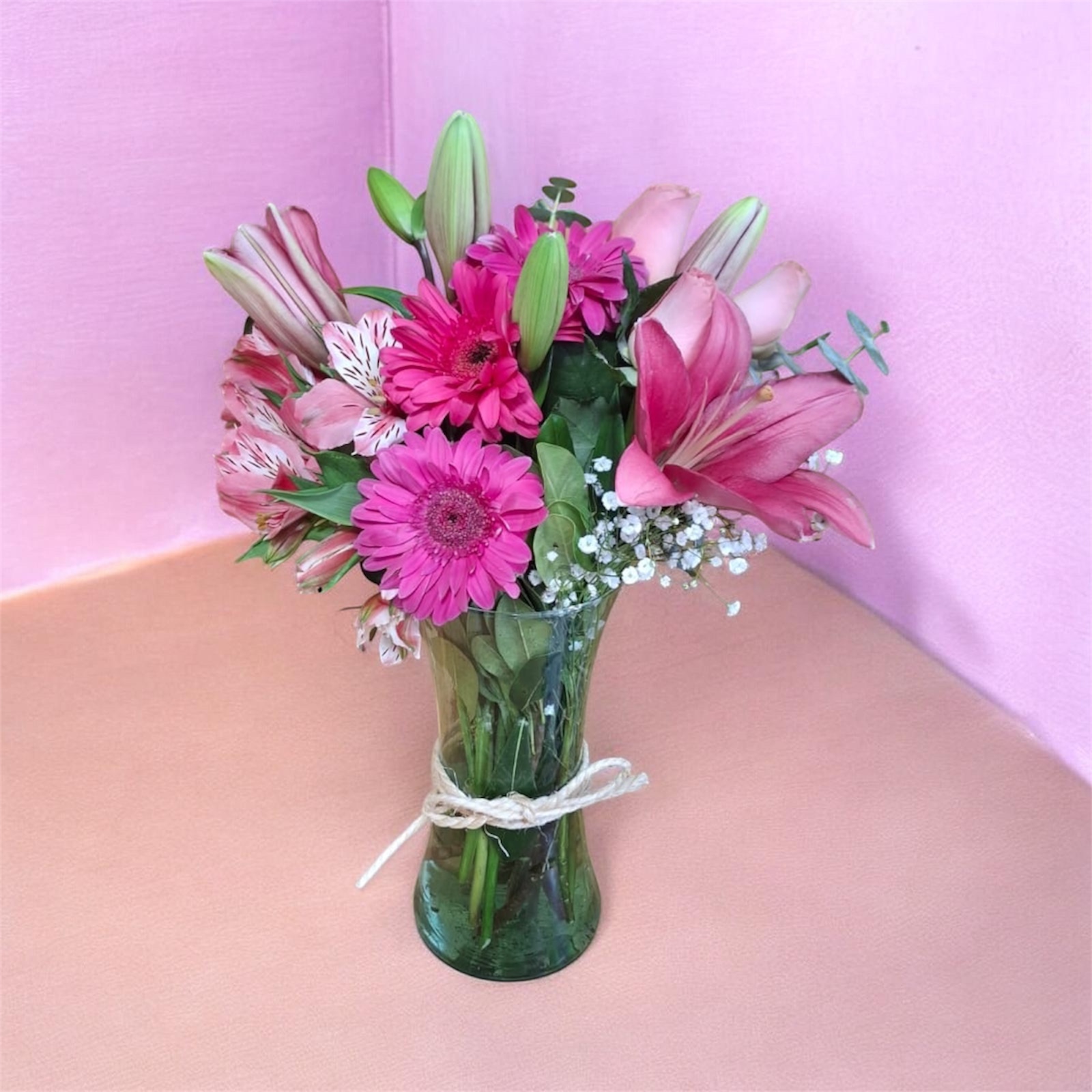 lilis y gerberas fucsias