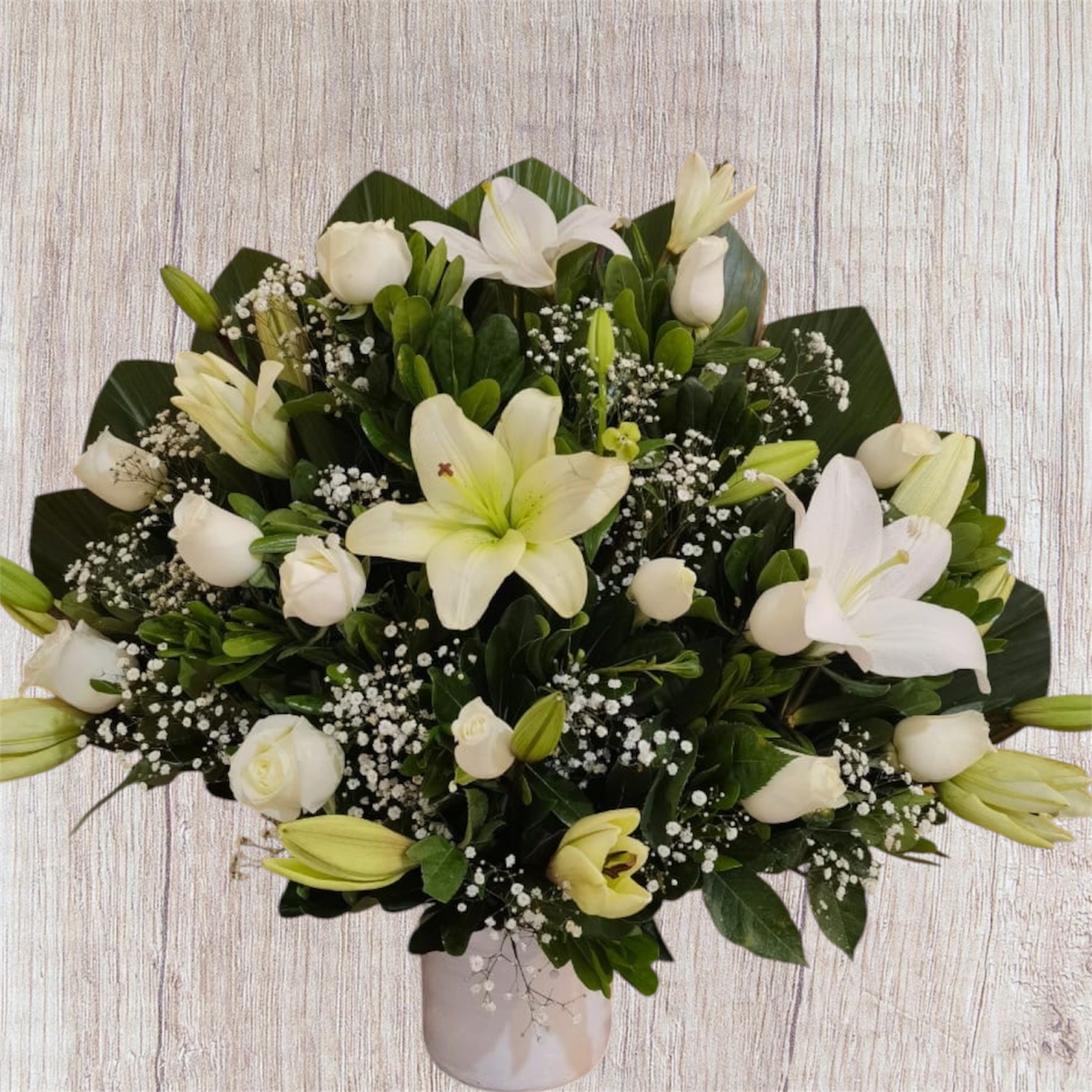 lirios y rosas blancas